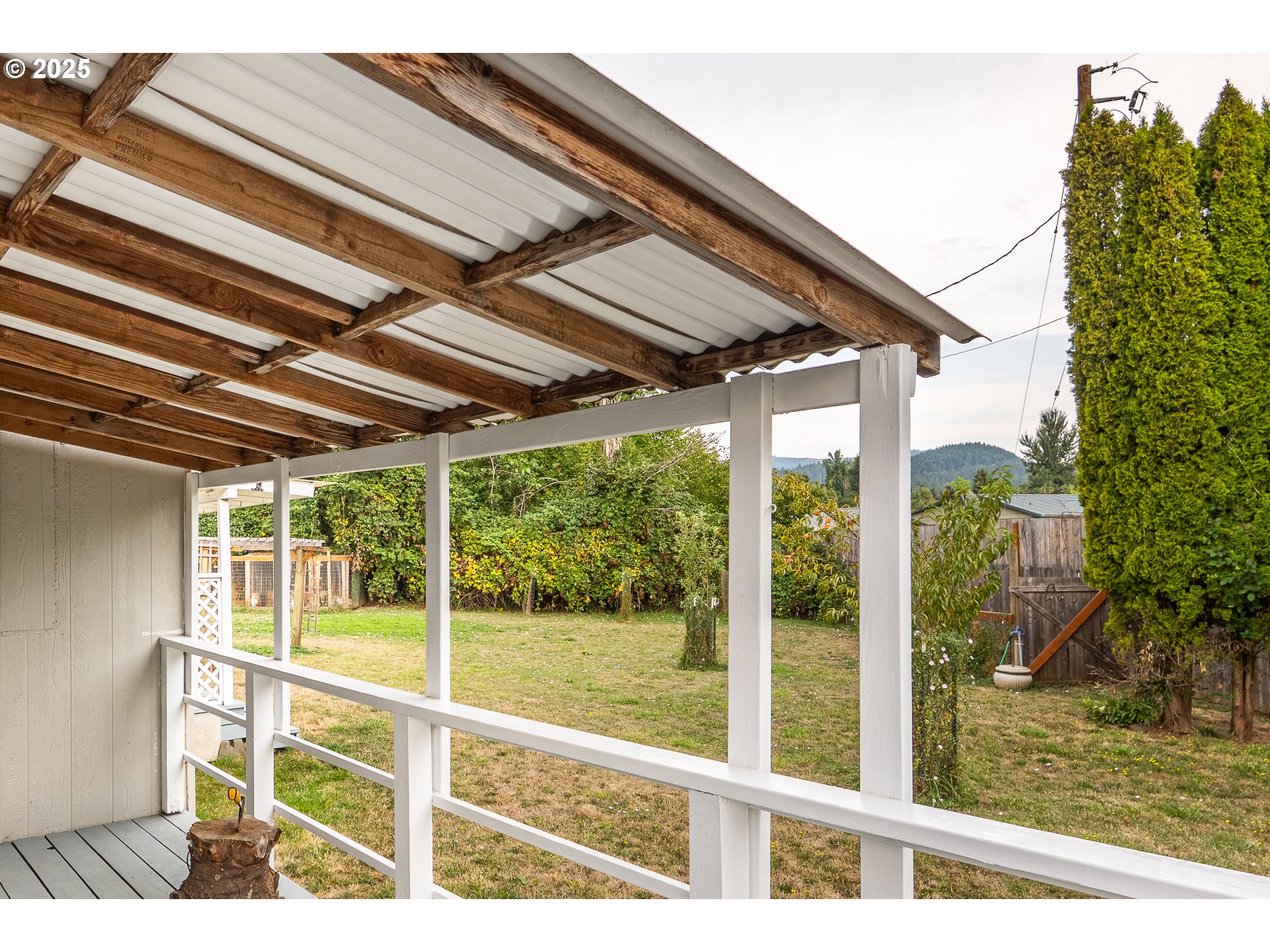 90948 Sunderman Road Springfield, OR 97478 - Photo 24 of 44 a view of a porch