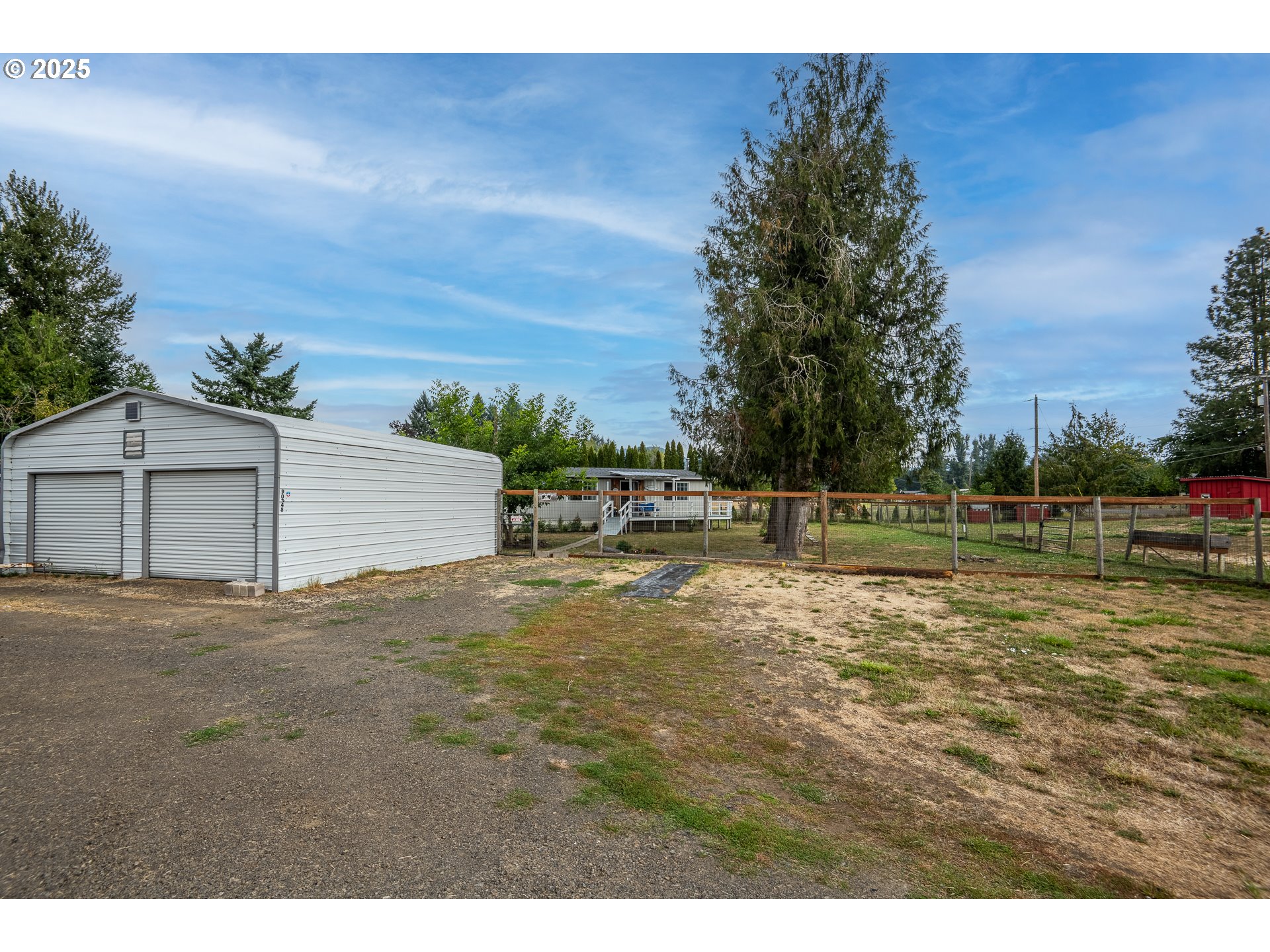 90948 Sunderman Road Springfield, OR 97478 - Photo 25 of 44 a backyard of a house with lots of green space