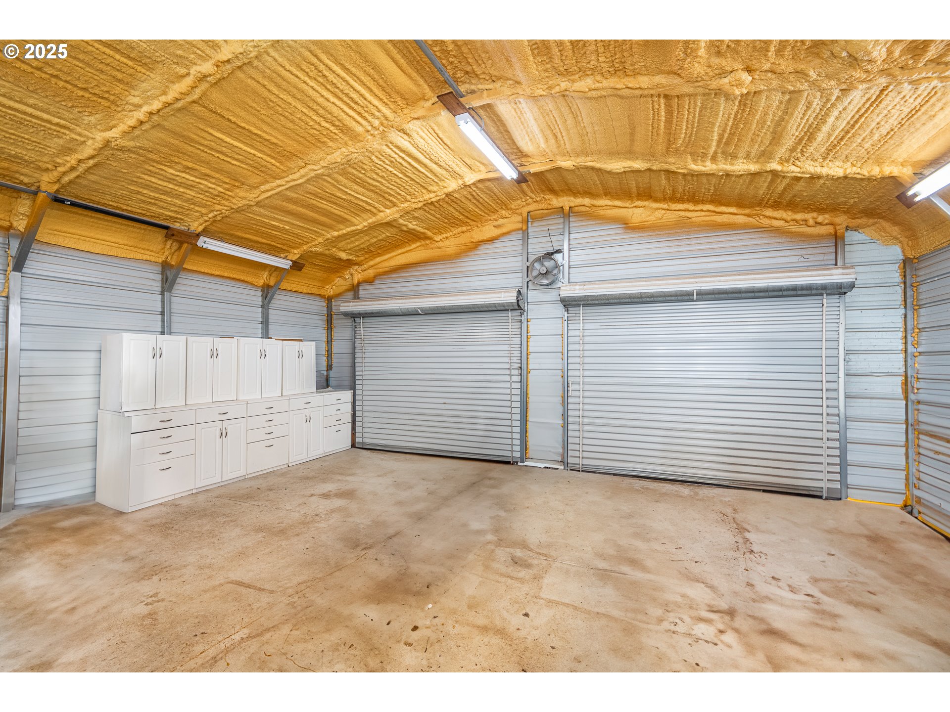 90948 Sunderman Road Springfield, OR 97478 - Photo 27 of 44 a view of a garage
