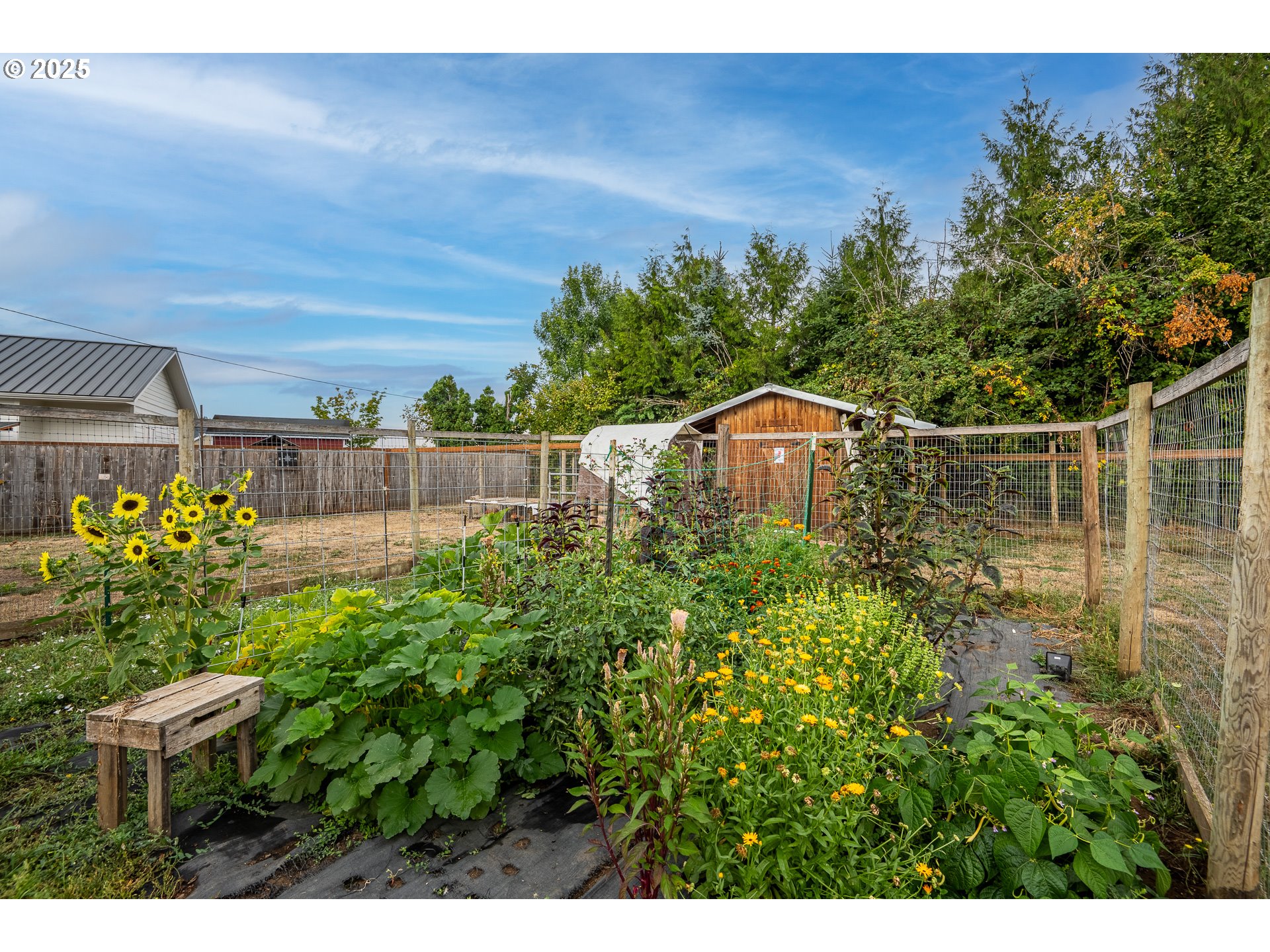 90948 Sunderman Road Springfield, OR 97478 - Photo 31 of 44 a balcony with table and chairs and wooden fence