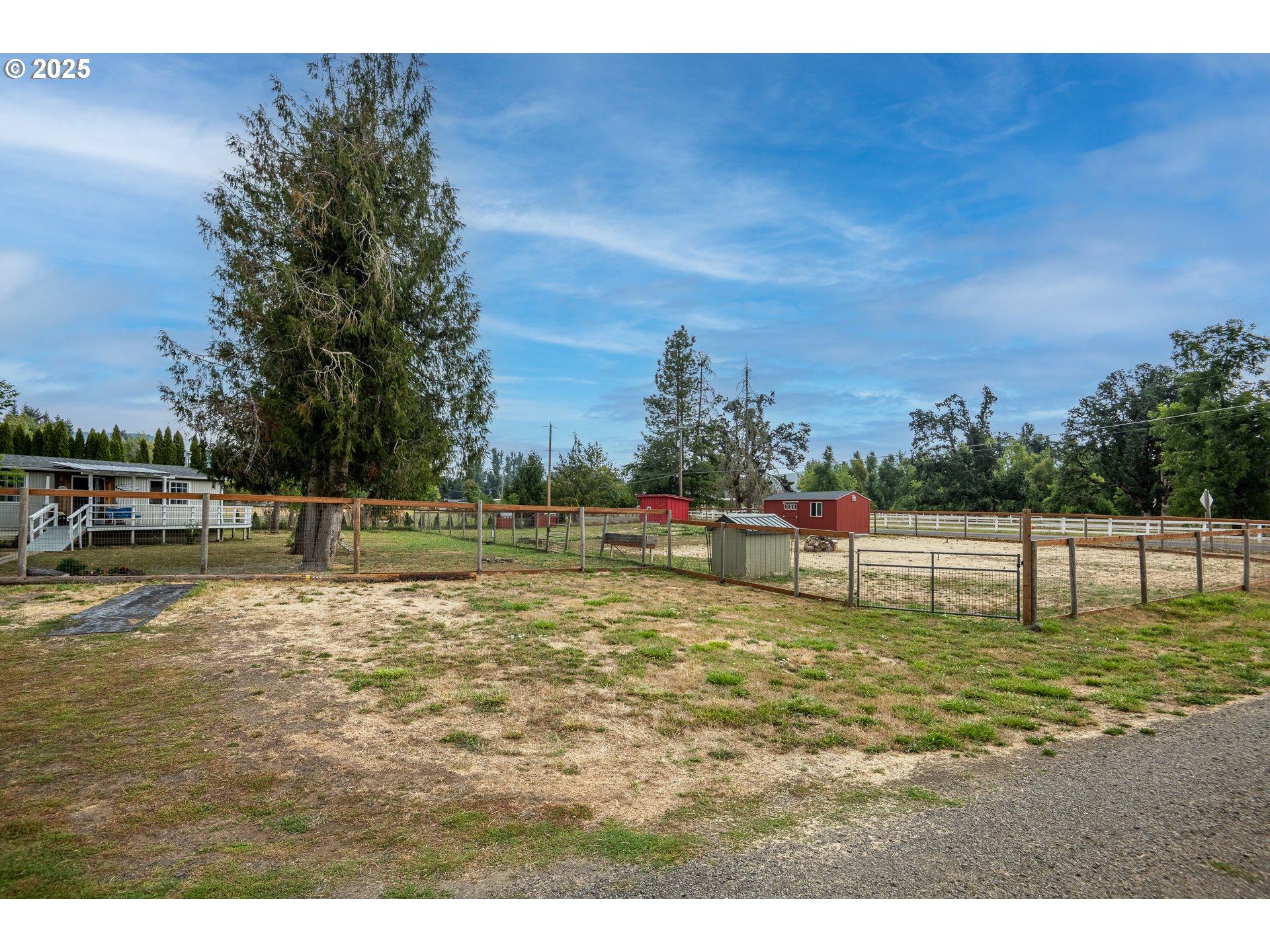 90948 Sunderman Road Springfield, OR 97478 - Photo 33 of 44 a swimming pool view