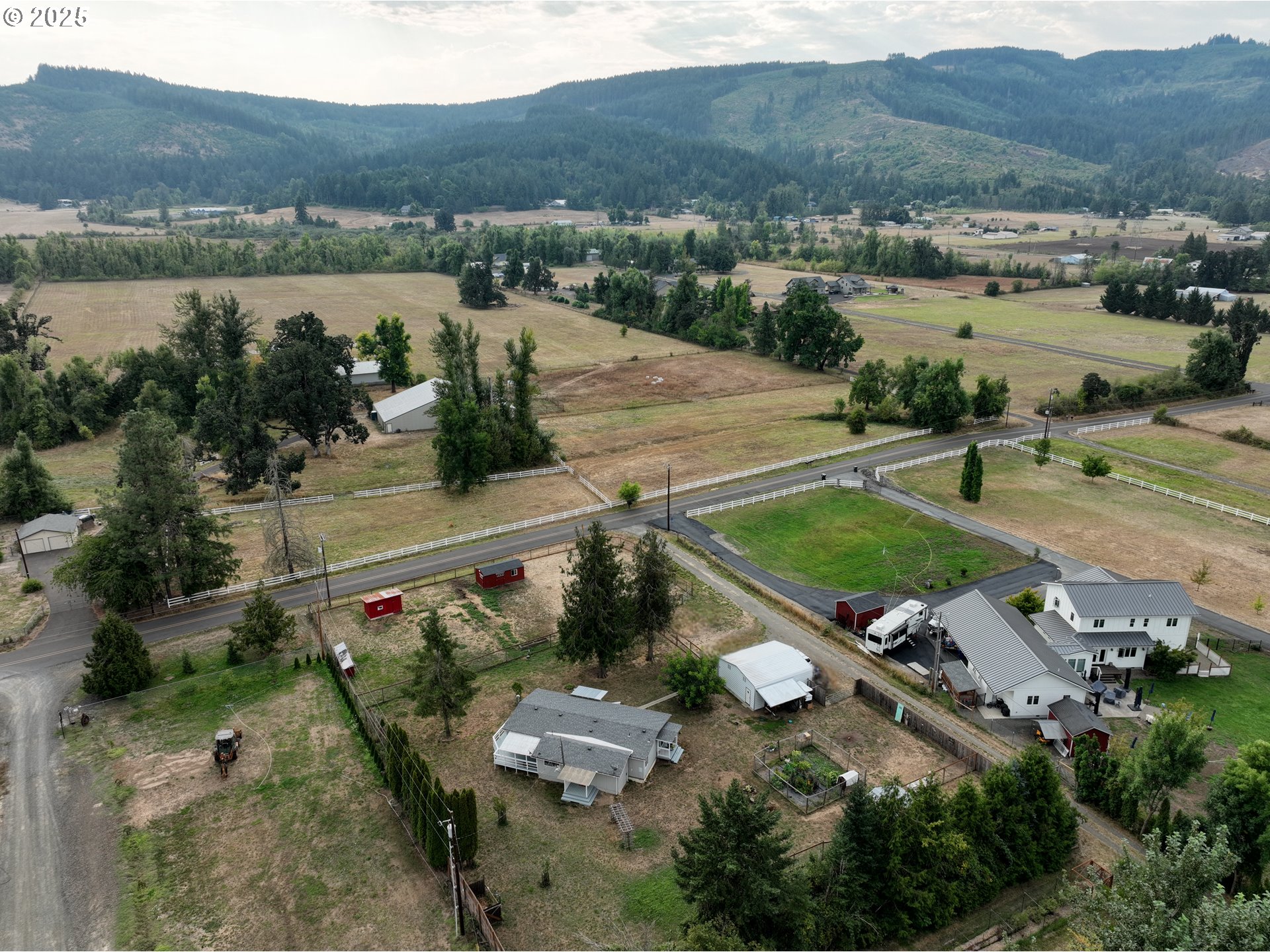 90948 Sunderman Road Springfield, OR 97478 - Photo 41 of 44 an aerial view of a city with mountains