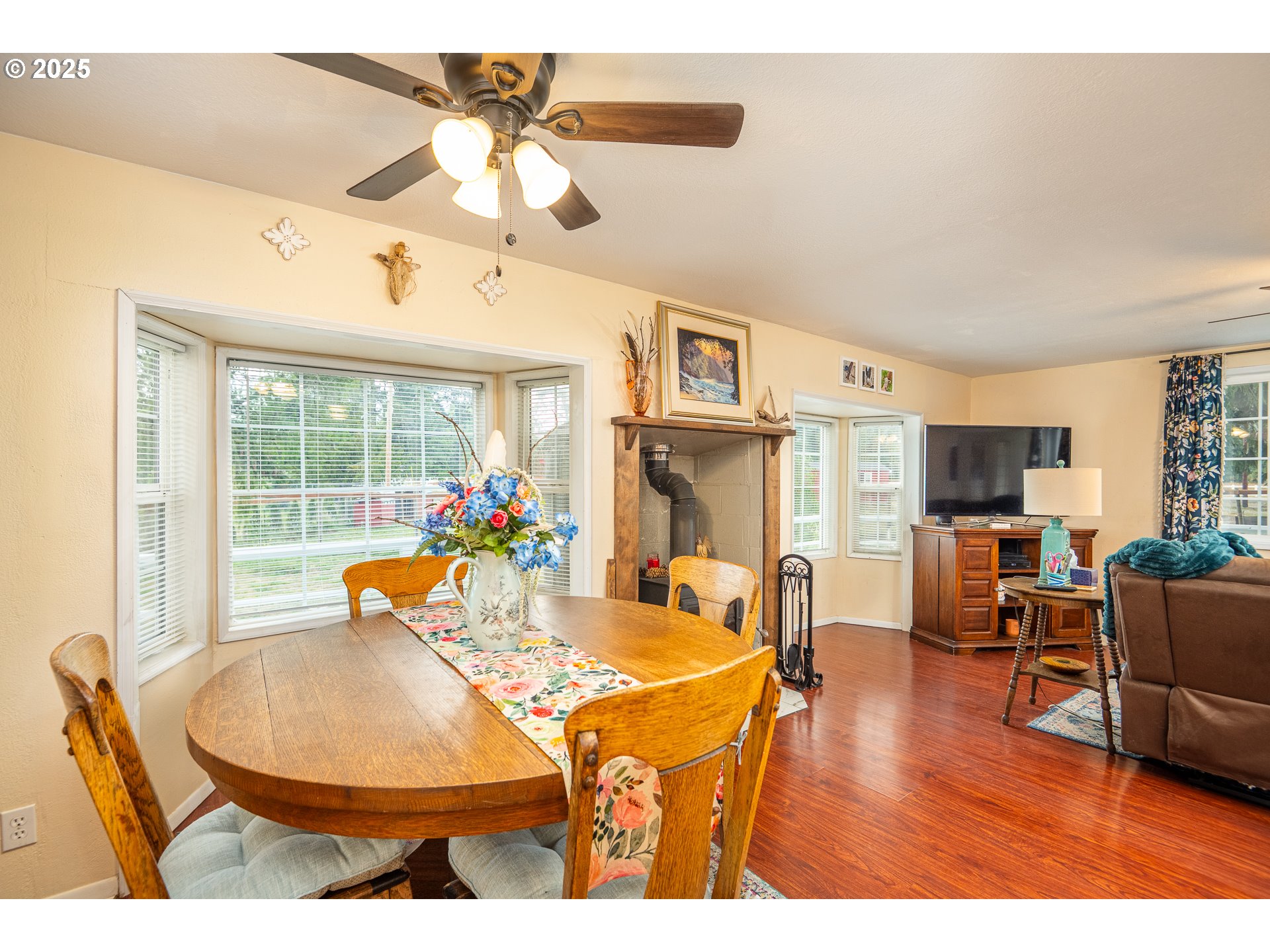 90948 Sunderman Road Springfield, OR 97478 - Photo 8 of 44 a dining room with furniture a large window and wooden floor