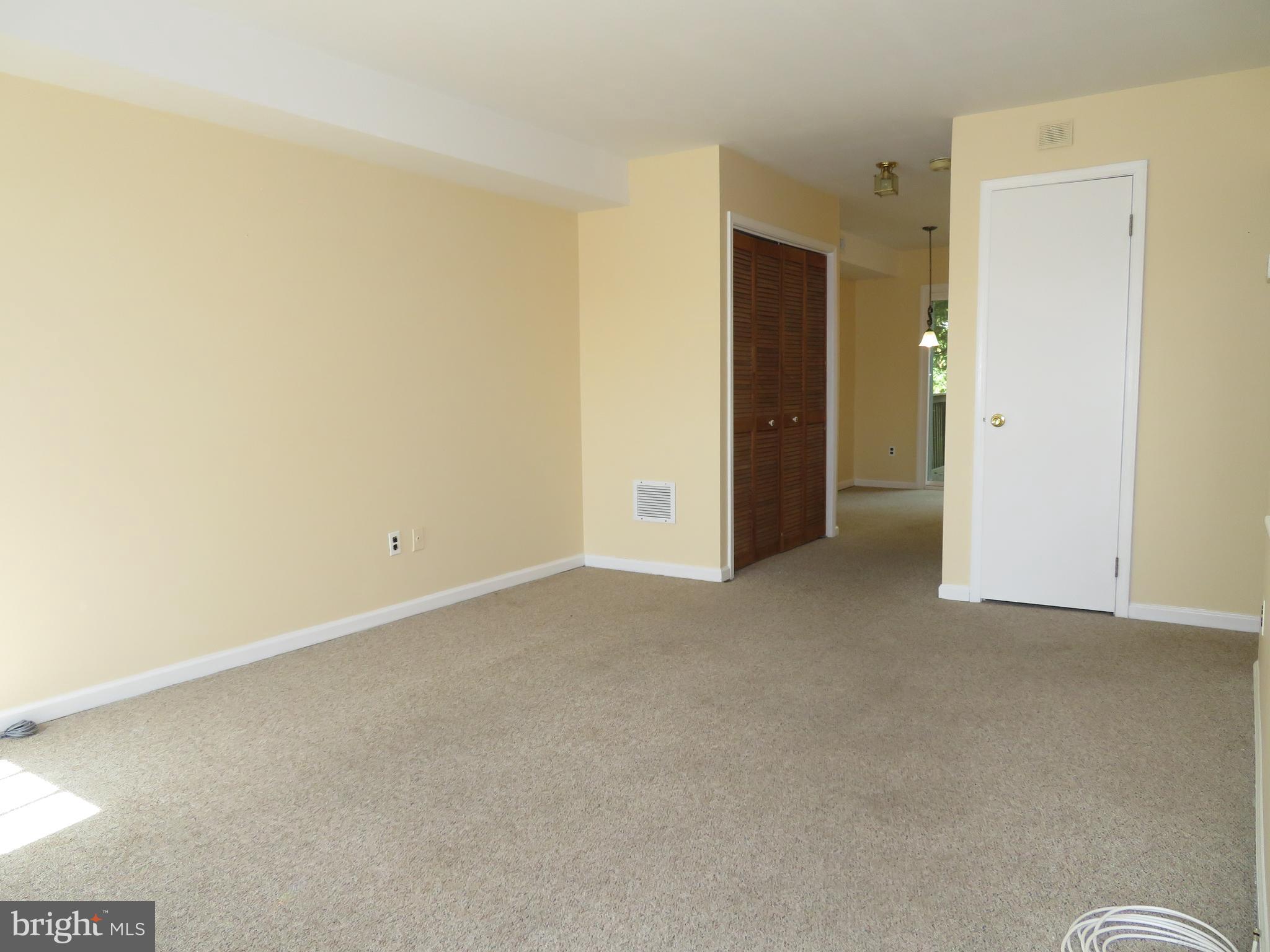 216 Rector Street Philadelphia, PA 19128 - Photo 4 of 25 Living Room