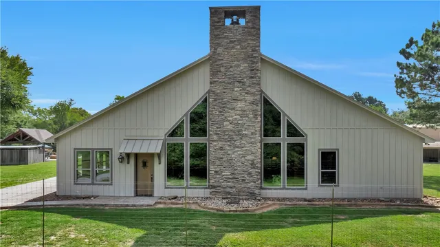 a view of a house with a back yard
