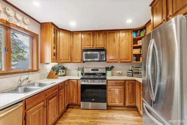 $885,000 | 3438 Beaver Brae, South Lake Tahoe, CA 96150