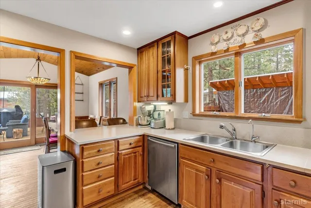 $885,000 | 3438 Beaver Brae, South Lake Tahoe, CA 96150