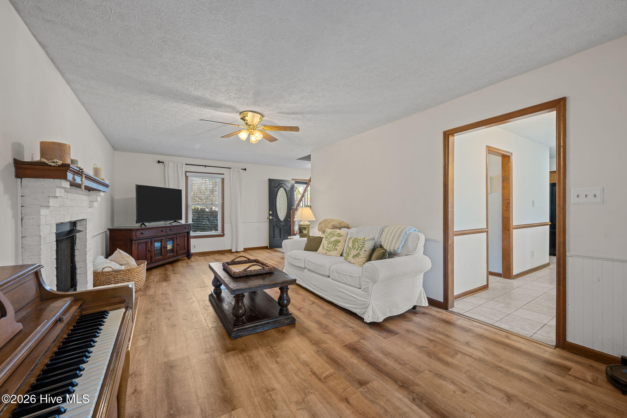 820 Fields Road New Bern, NC 28560 - Photo 7 of 43 Living Room