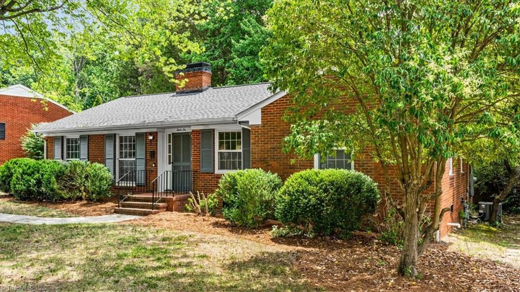 1210 Pembroke Road Greensboro, NC 27408 - Photo 3 of 37