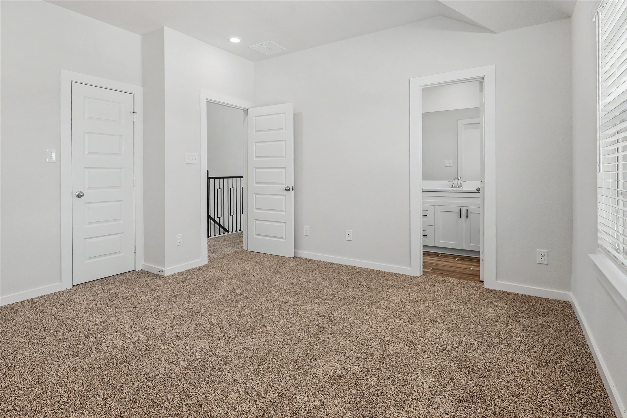 6427 Bolinas Court Rosharon, TX 77583 - Photo 21 of 49 an empty room with closet and windows