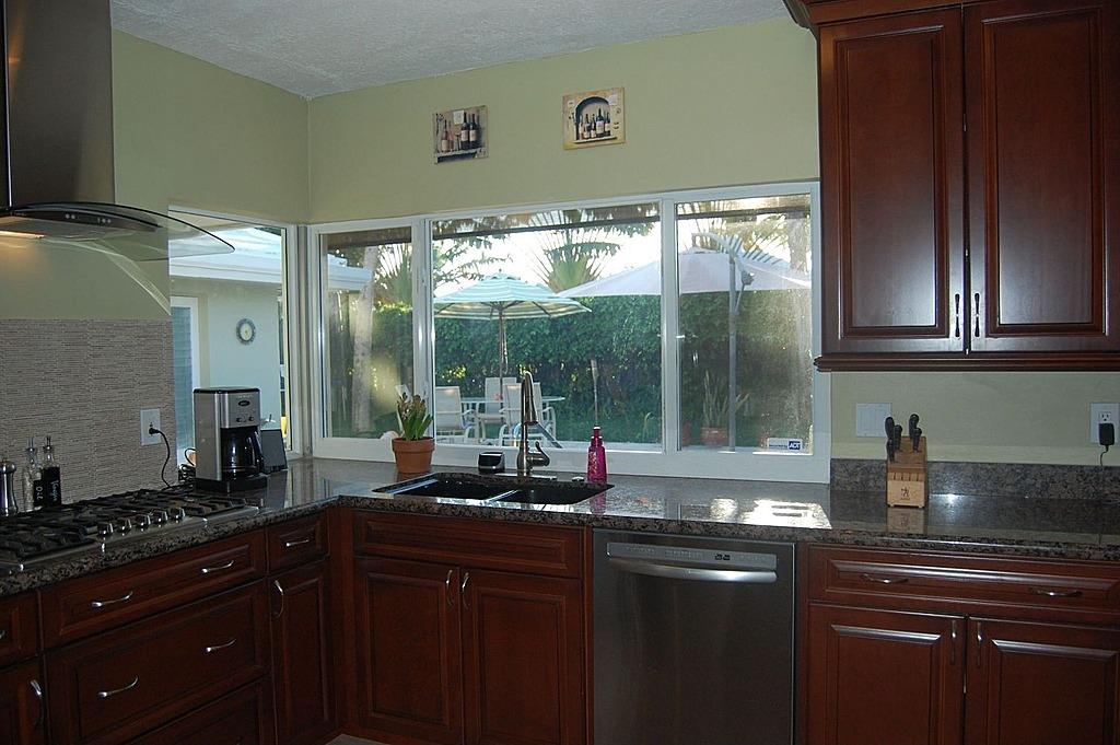 991 Mulberry Way Boca Raton, FL 33486 - Photo 3 of 28 Spacious Kitchen