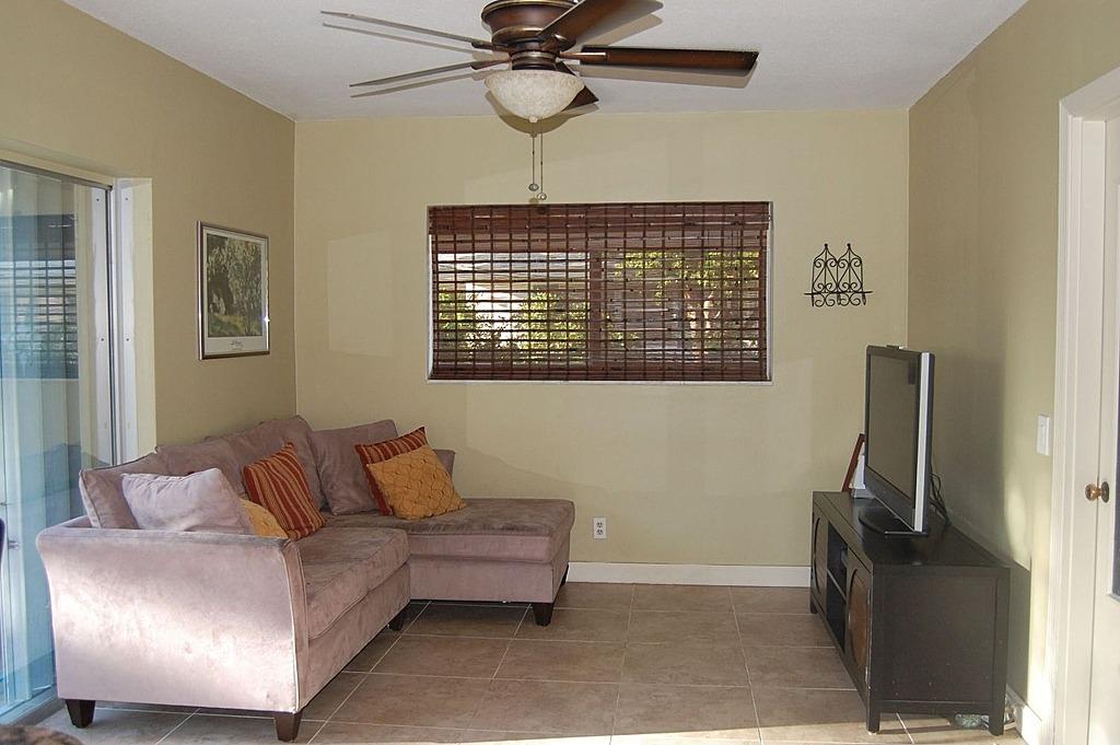 991 Mulberry Way Boca Raton, FL 33486 - Photo 7 of 28 Room off kitchen