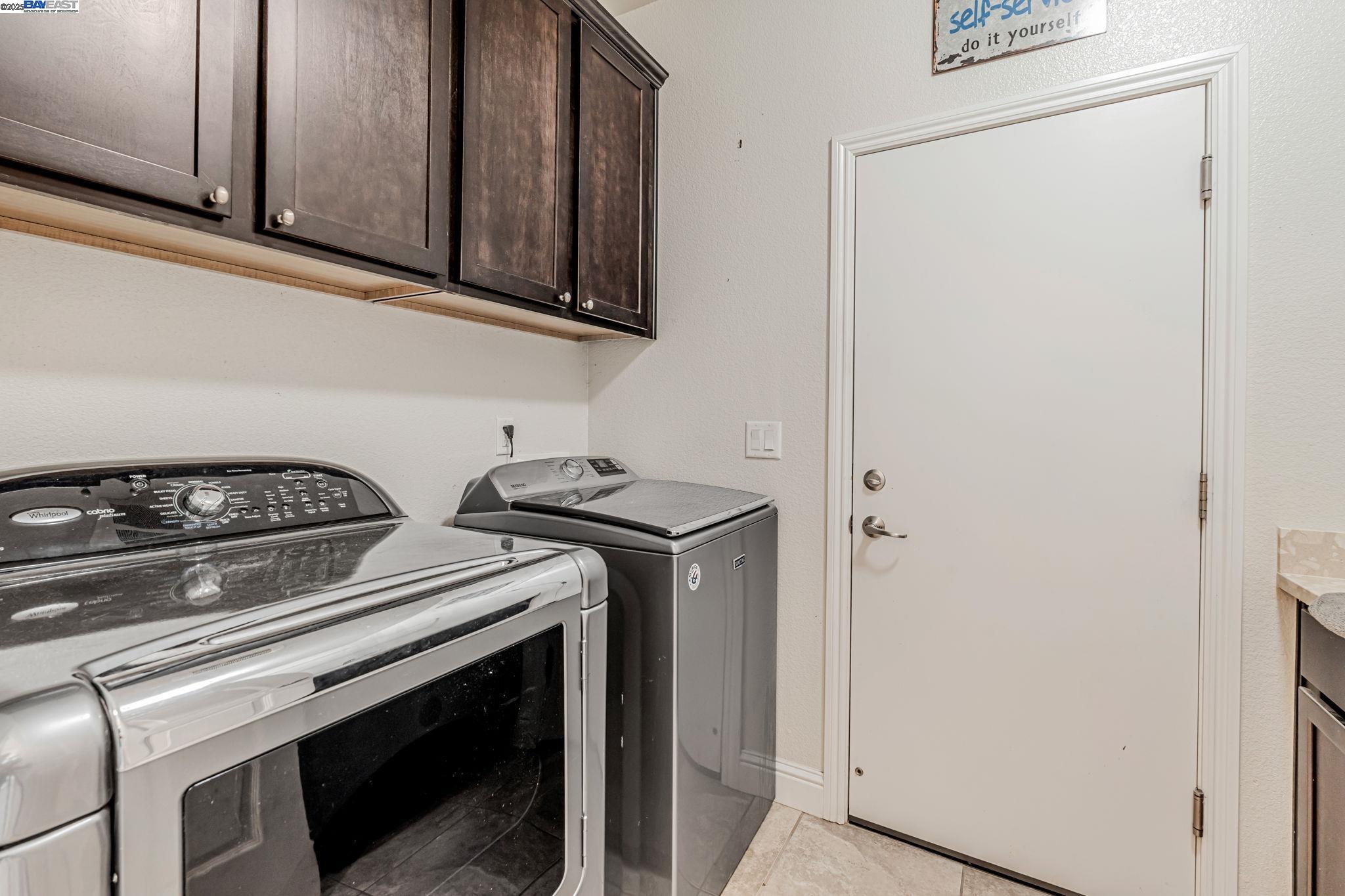 2491 Redbud Way Manteca, CA 95336 - Photo 18 of 27 a view of washer and dryer