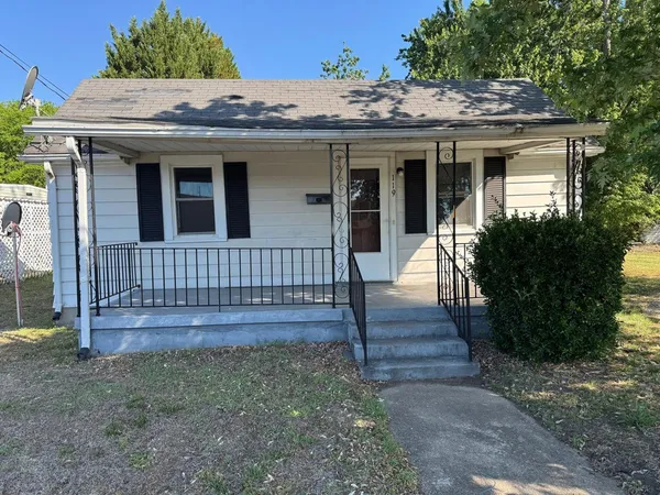 $695 | 119 Eastwood Drive, Danville, VA 24540