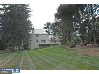 219 Ravenscliff Road Wayne, PA 19087 - Photo 11 of 12 Exterior Back