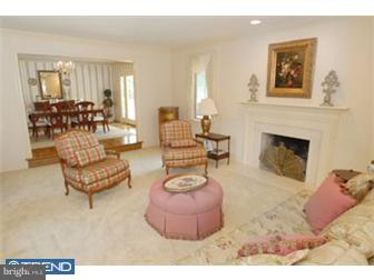 219 Ravenscliff Road Wayne, PA 19087 - Photo 3 of 12 Living Room