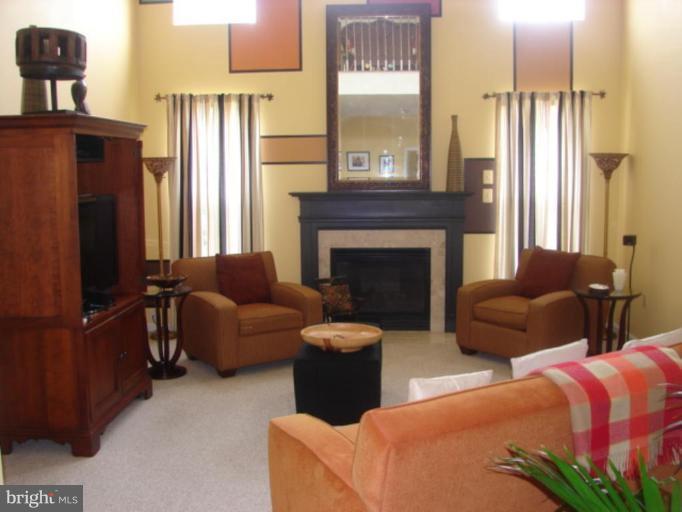 13918 Rockingham Road Germantown, MD 20874 - Photo 3 of 21 Family Room