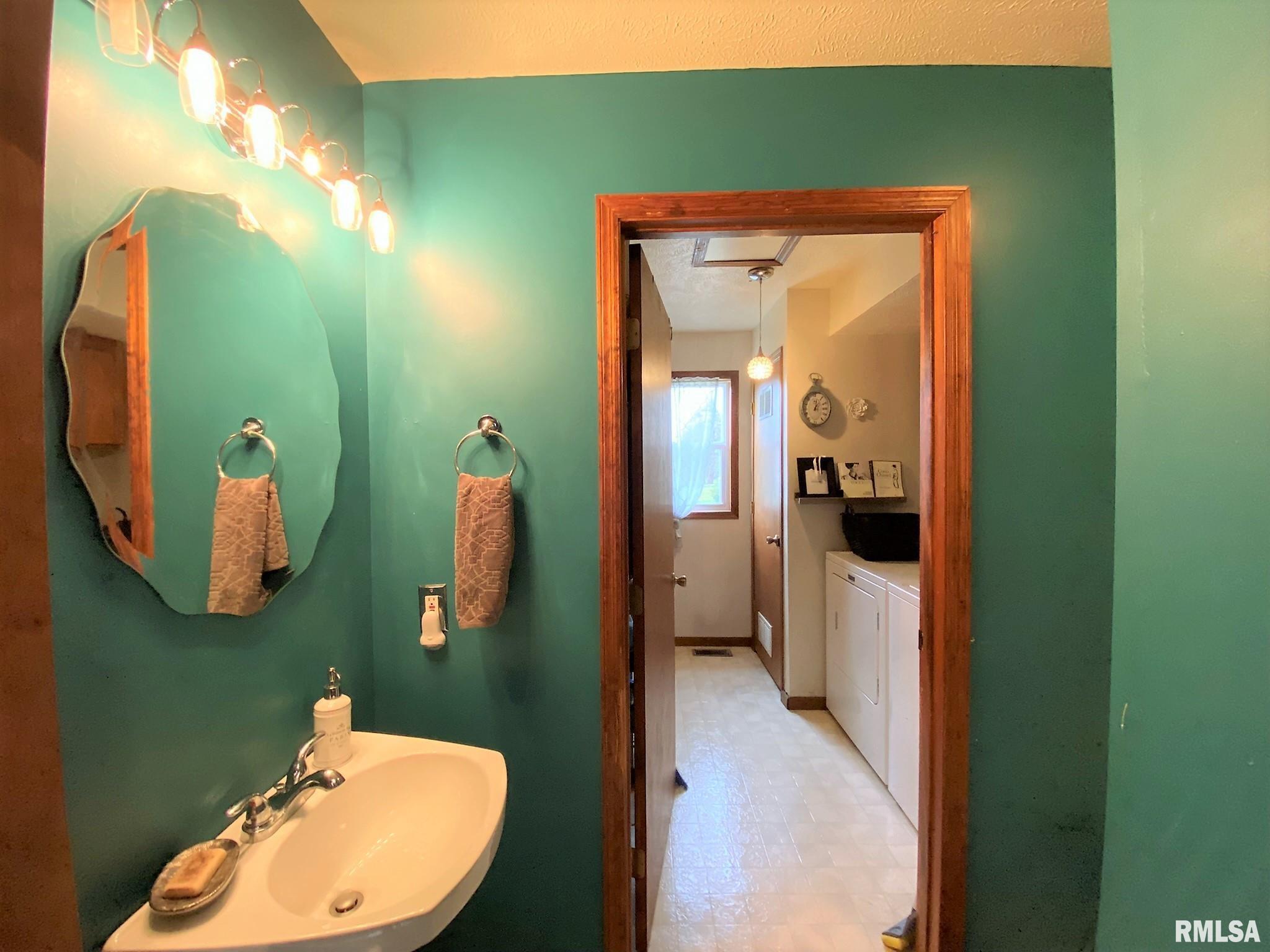 909 Springfield Road East Peoria, IL 61611 - Photo 10 of 18 Gallery Image 10