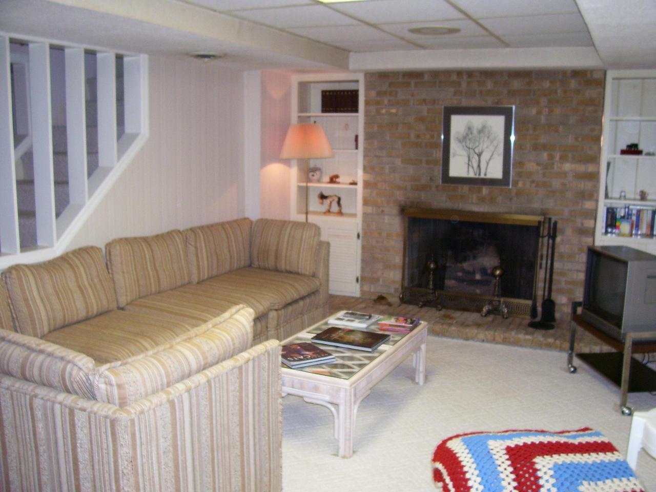 3757 Meadowlark Road Roanoke, VA 24018 - Photo 4 of 5 FAMILY ROOM