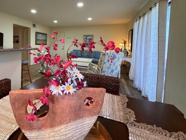 $1,800 | 1135 3rd Avenue, Unit 101, Vero Beach, FL 32960