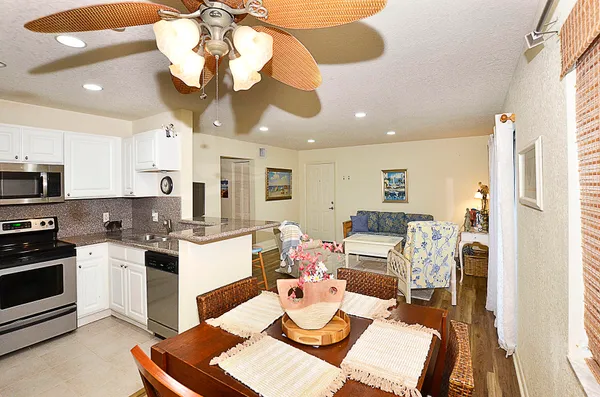 $1,800 | 1135 3rd Avenue, Unit 101, Vero Beach, FL 32960