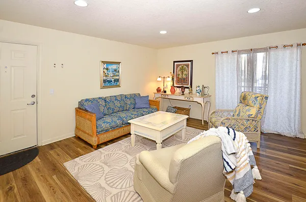 $1,800 | 1135 3rd Avenue, Unit 101, Vero Beach, FL 32960