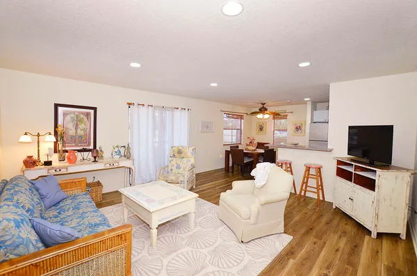 $1,800 | 1135 3rd Avenue, Unit 101, Vero Beach, FL 32960