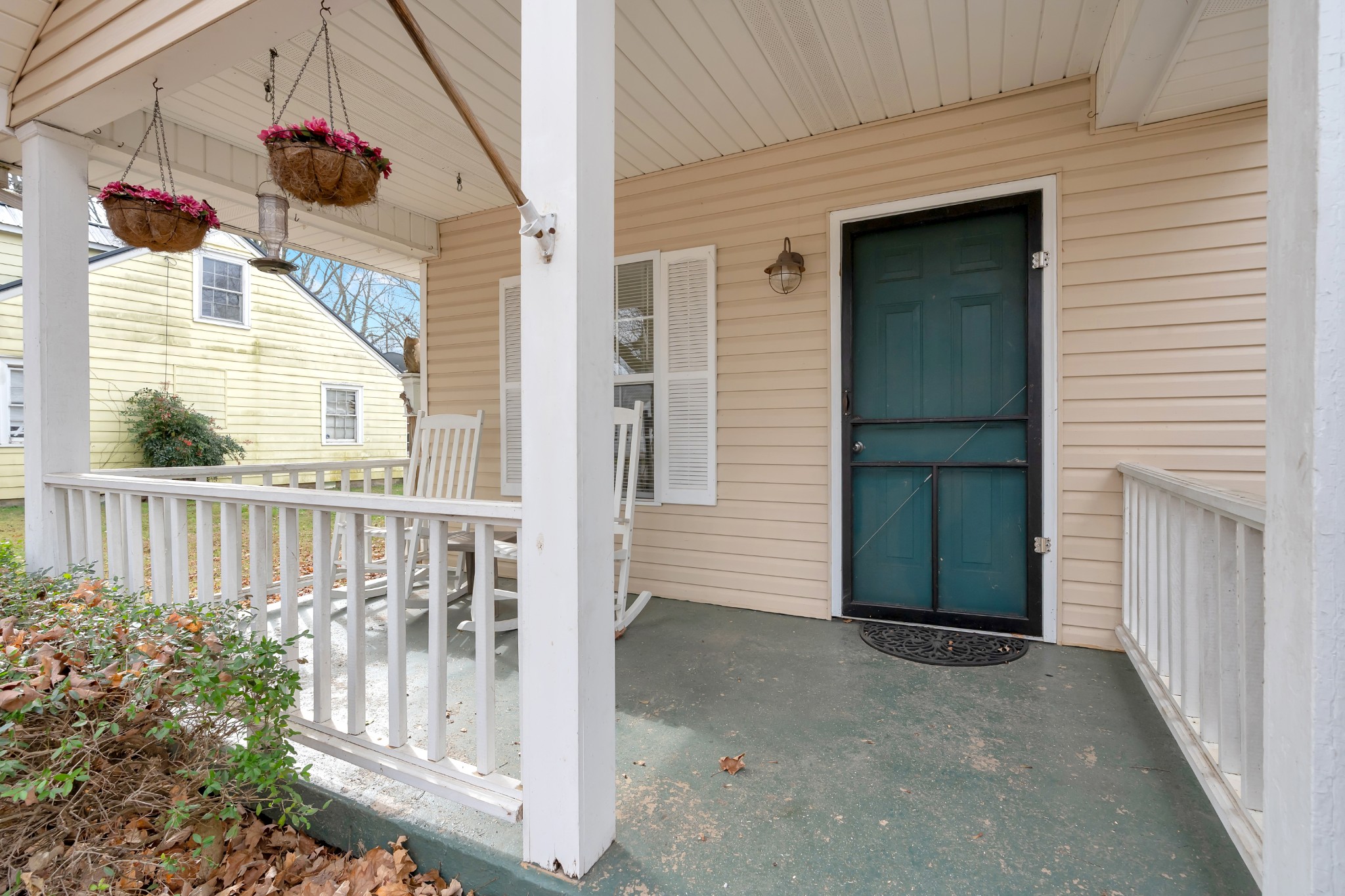 815 North High Street Winchester, TN 37398 - Photo 3 of 24 a view of porch with a small yard
