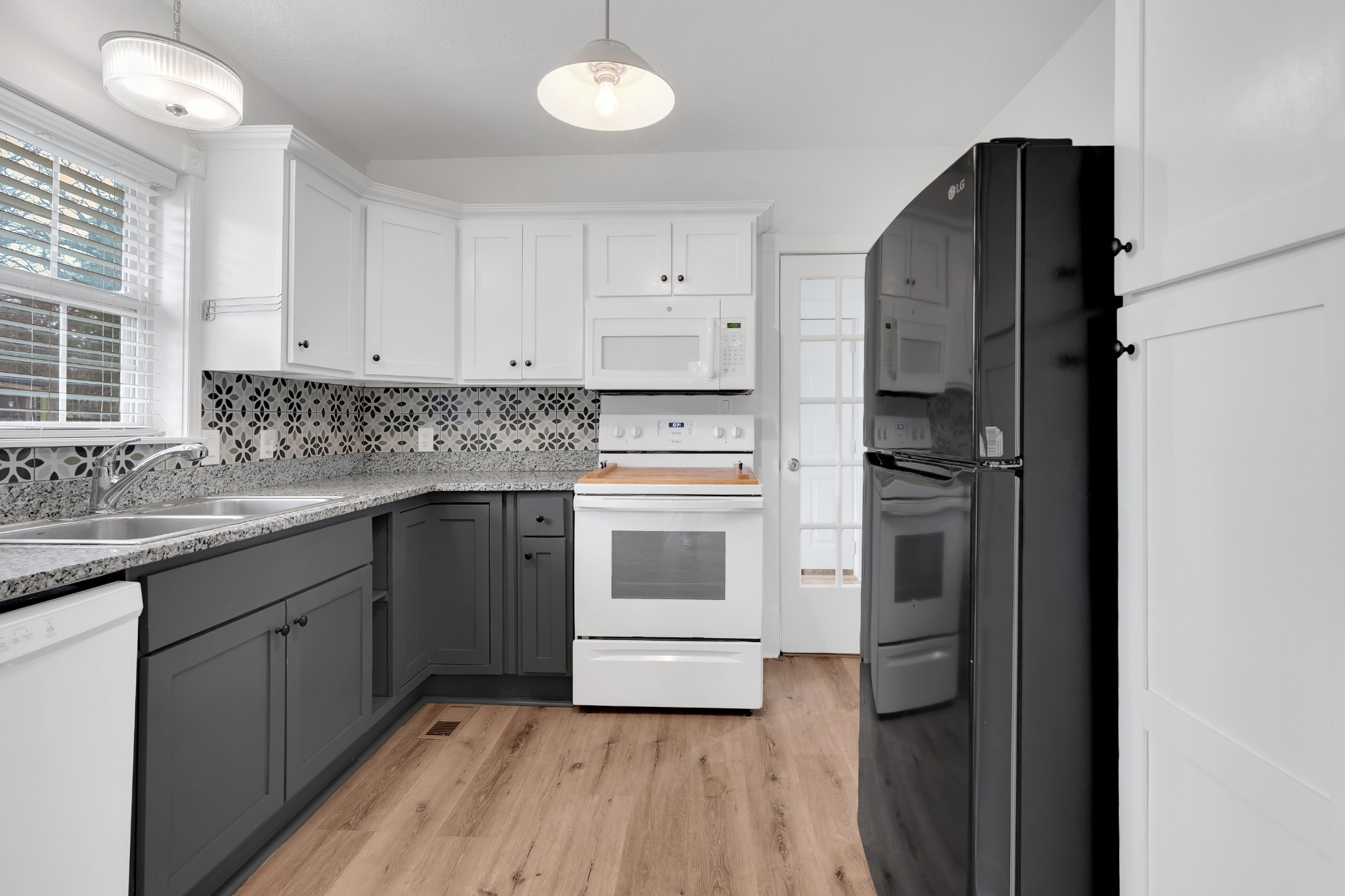 815 North High Street Winchester, TN 37398 - Photo 8 of 24 a kitchen with a stove and a refrigerator