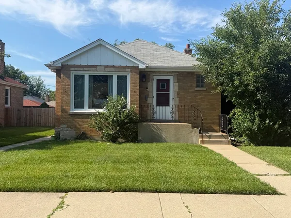 $2,400 | 5120 Sherwin Avenue, Skokie, IL 60077