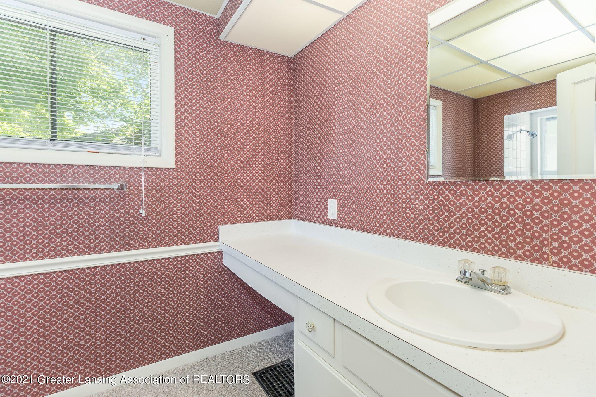 1404 Haslett Road Haslett, MI 48840 - Photo 14 of 26 Main level full bath