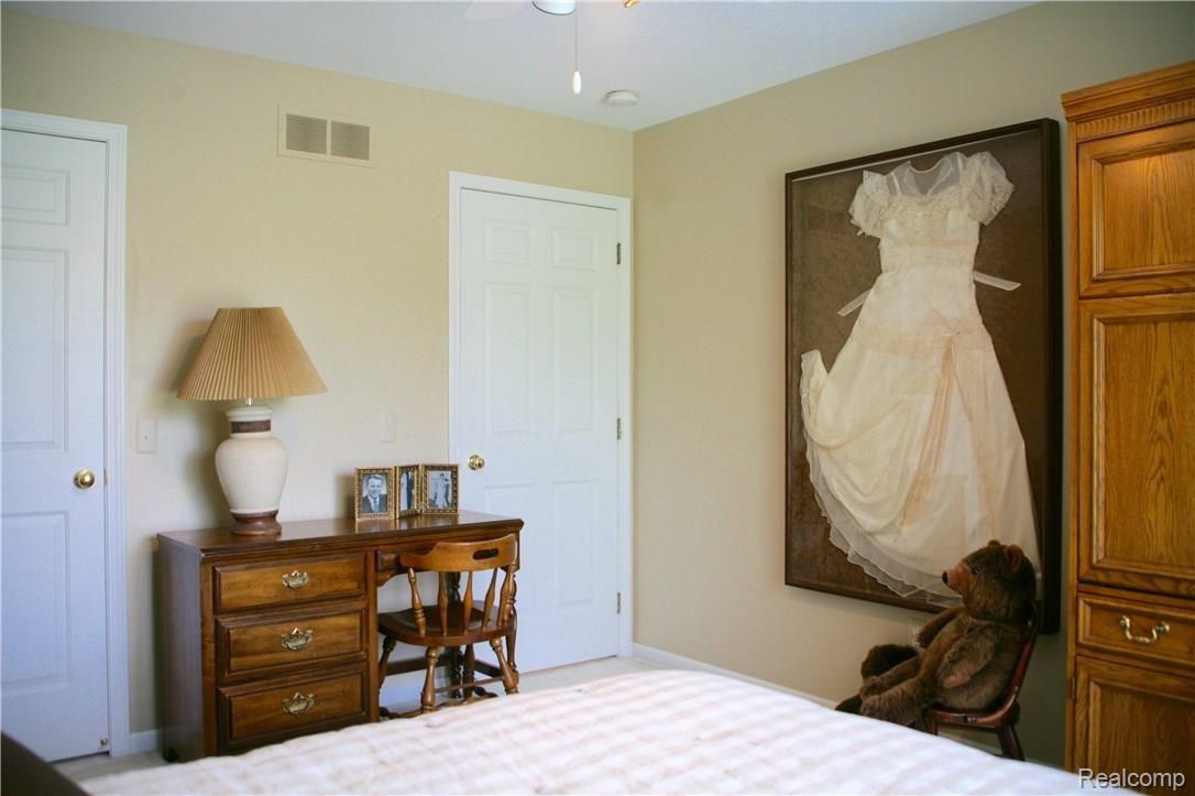1004 Bloomview Circle Rochester, MI 48307 - Photo 27 of 33 20(1).jpg