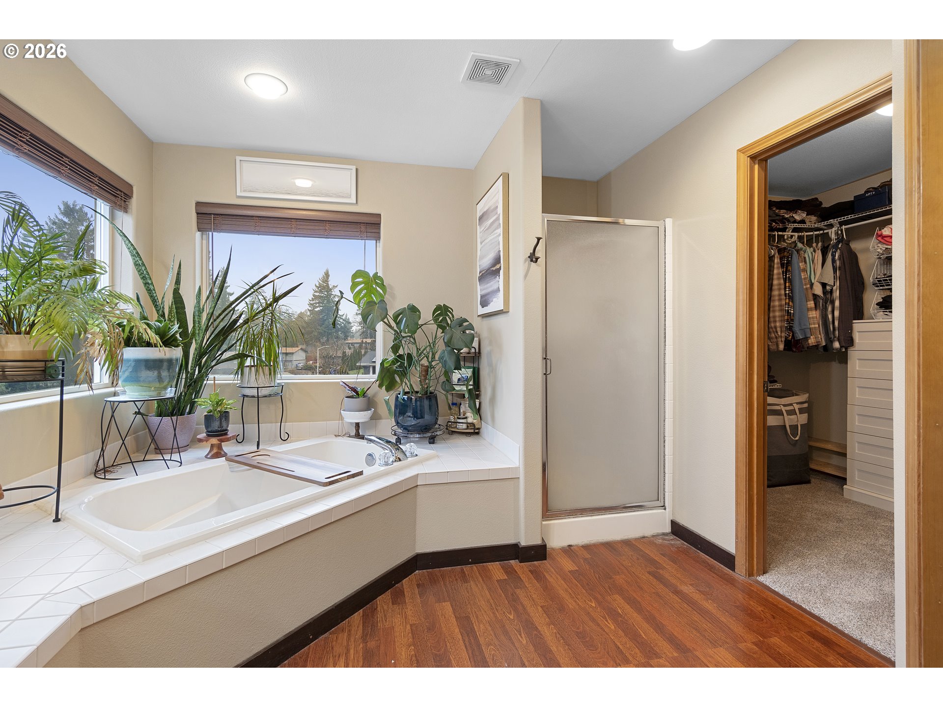 13177 Moccasin Way Oregon City, OR 97045 - Photo 27 of 44 a lobby with a couch and a potted plant