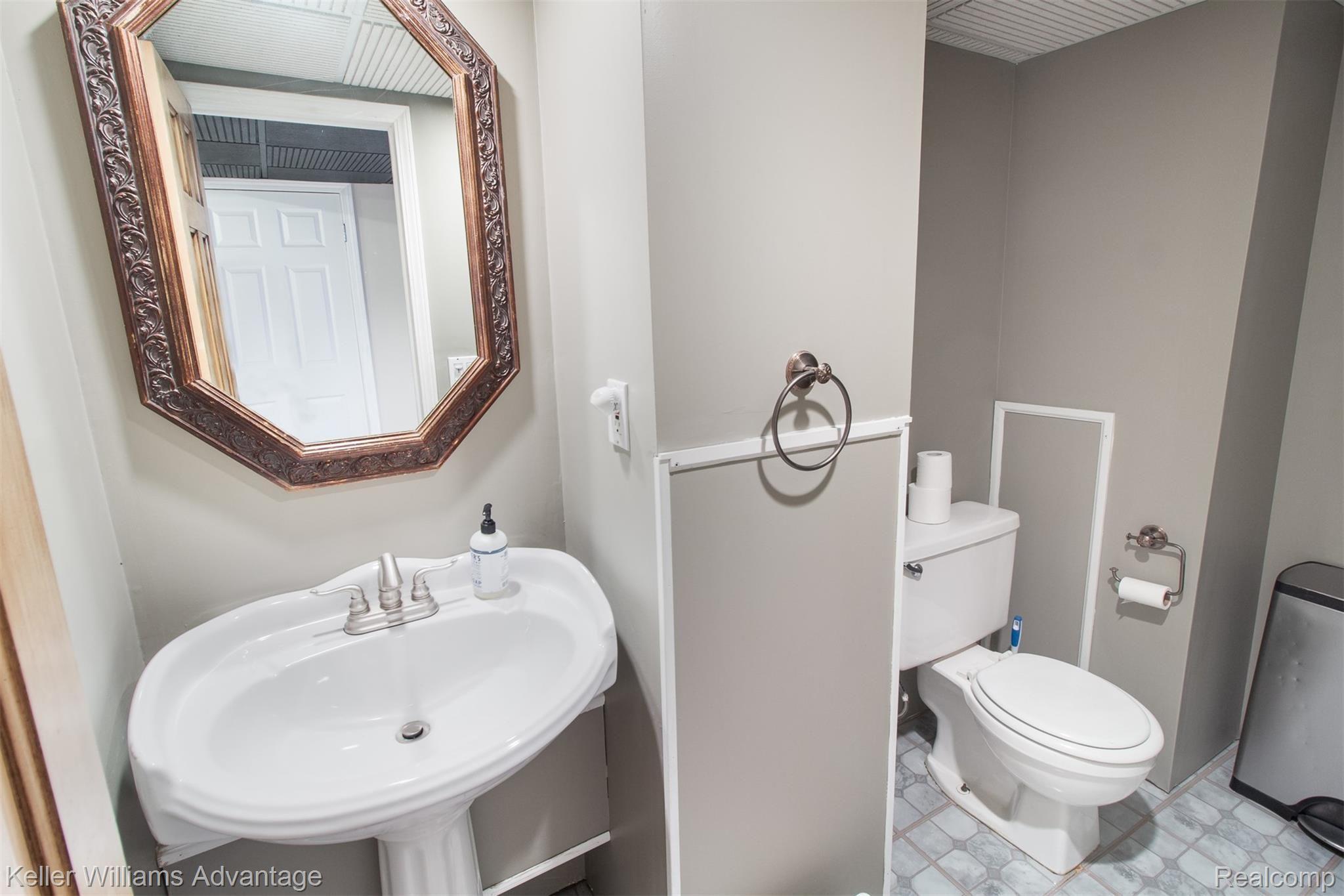 2376 Rancroft Beat Rochester, MI 48306 - Photo 42 of 48 RancroftBeat_2376_HalfBathL.jpg