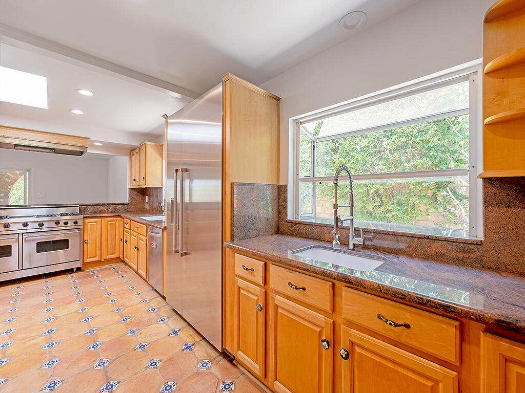 84 Flintlock Lane Bell Canyon, CA 91307 - Photo 12 of 59 25 Kitchen 5