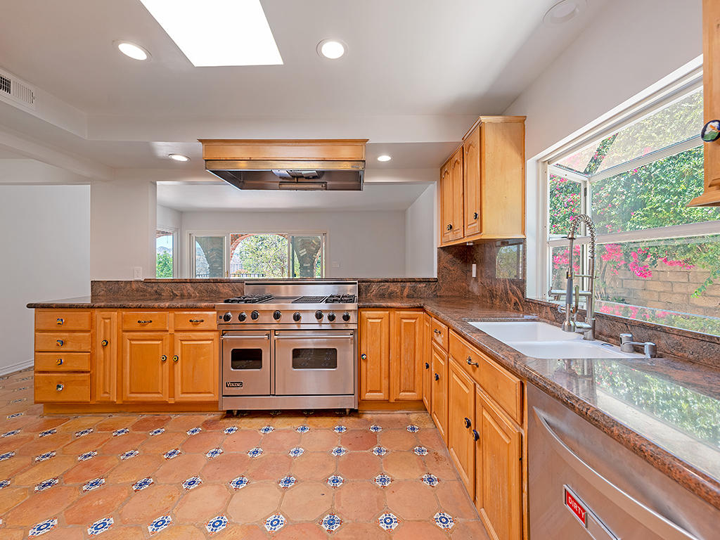 84 Flintlock Lane Bell Canyon, CA 91307 - Photo 13 of 59 22 Kitchen 2