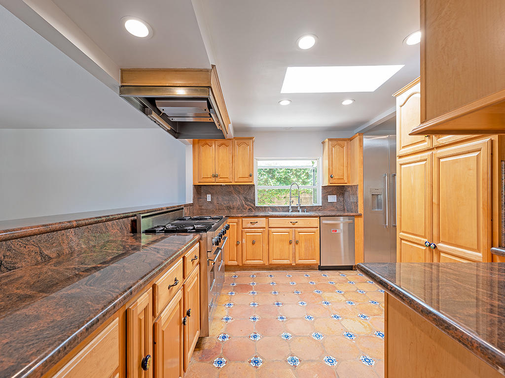 84 Flintlock Lane Bell Canyon, CA 91307 - Photo 15 of 59 21 Kitchen 1