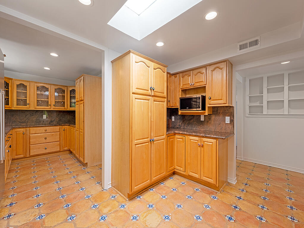 84 Flintlock Lane Bell Canyon, CA 91307 - Photo 16 of 59 23 Kitchen 3