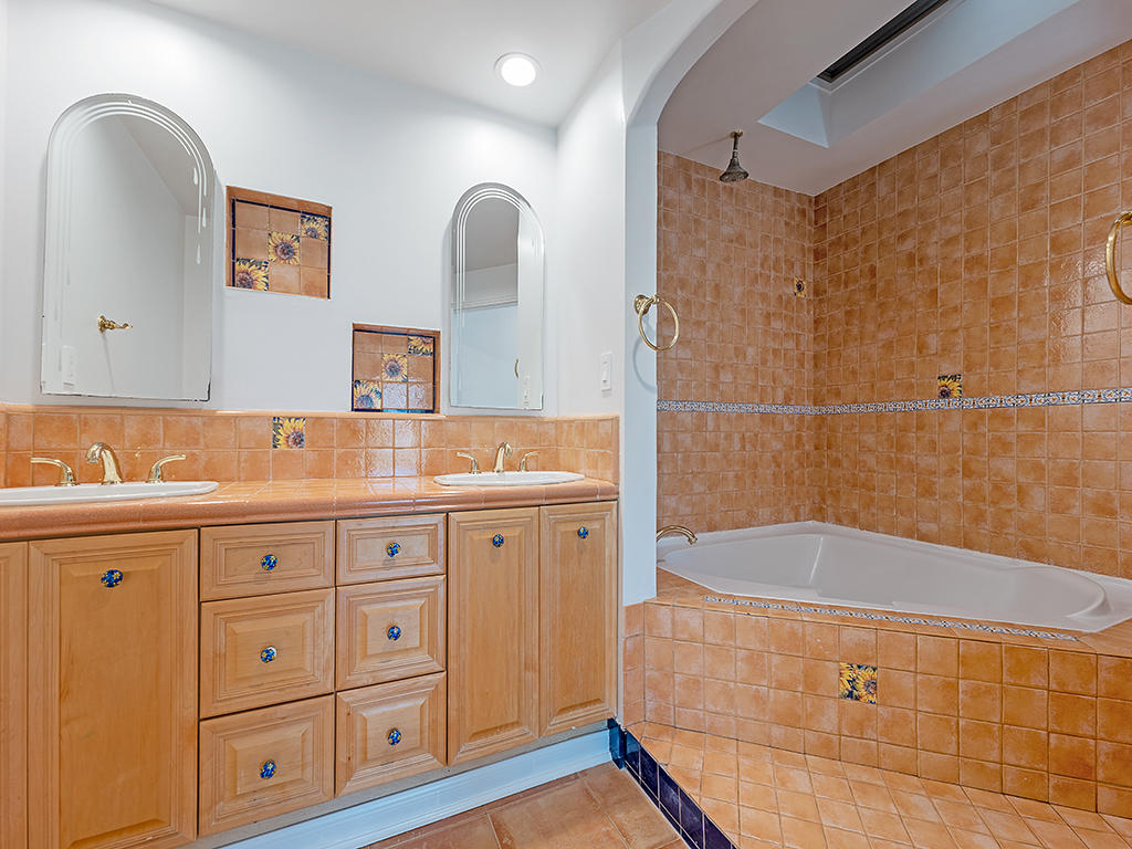 84 Flintlock Lane Bell Canyon, CA 91307 - Photo 27 of 59 34 Master Bath 3