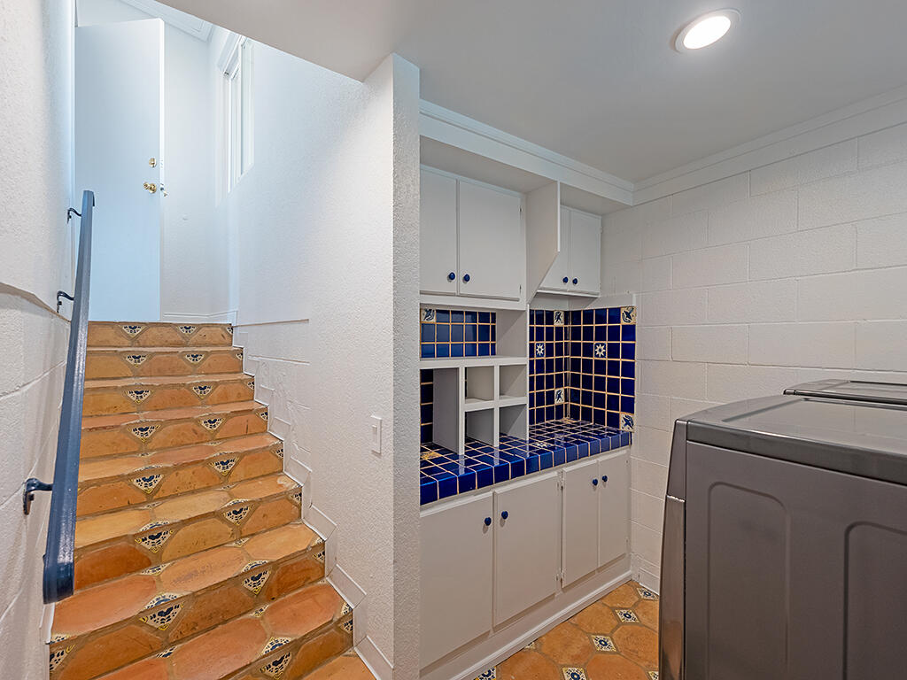 84 Flintlock Lane Bell Canyon, CA 91307 - Photo 43 of 59 46 Laundry