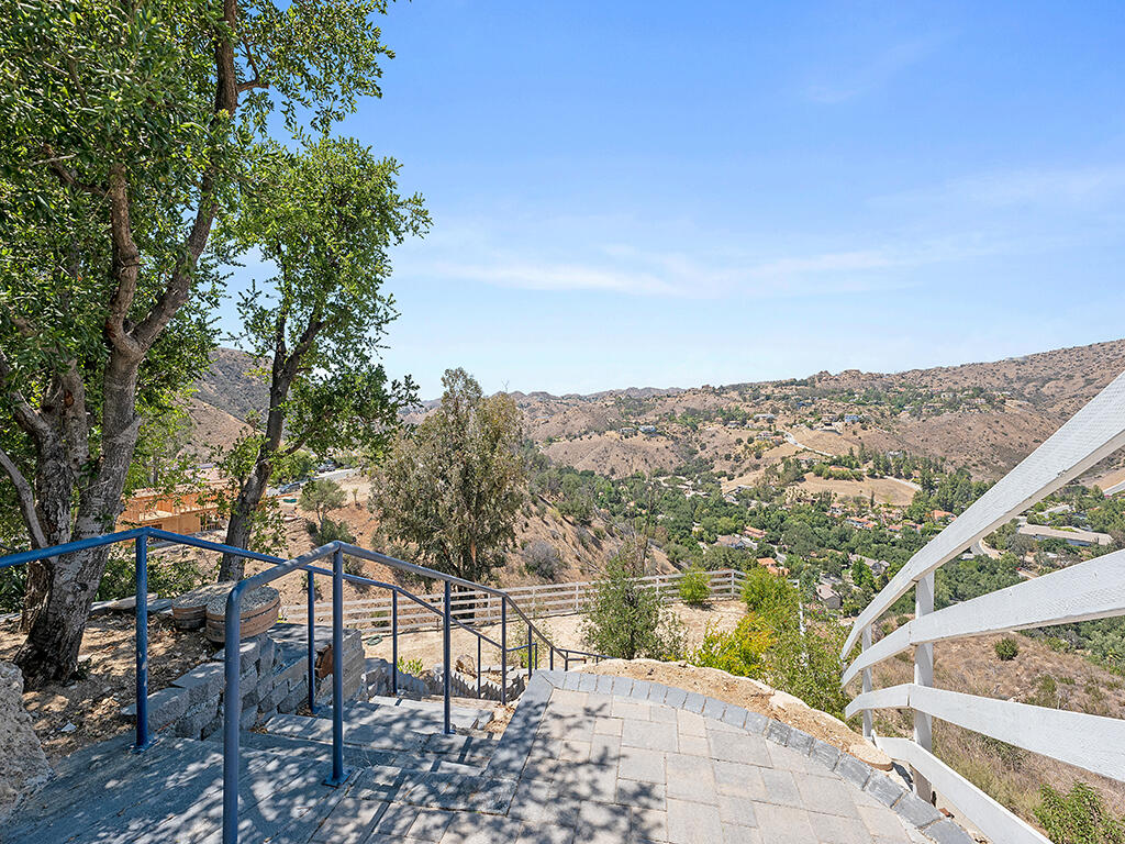 84 Flintlock Lane Bell Canyon, CA 91307 - Photo 50 of 59 16 Backyard steps