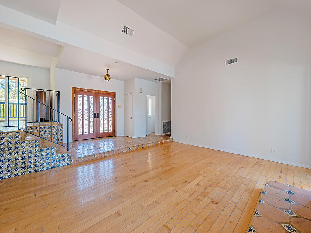 84 Flintlock Lane Bell Canyon, CA 91307 - Photo 6 of 59 20 Living Room 4