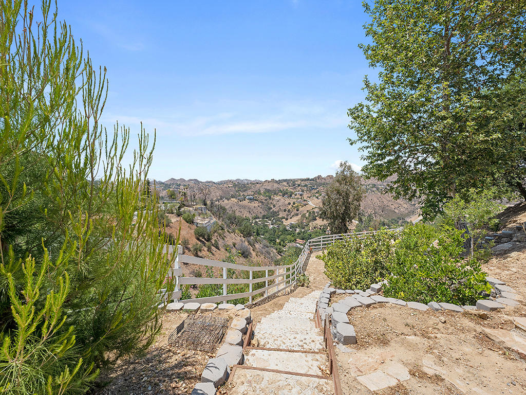 84 Flintlock Lane Bell Canyon, CA 91307 - Photo 55 of 59 11 Backyard 3