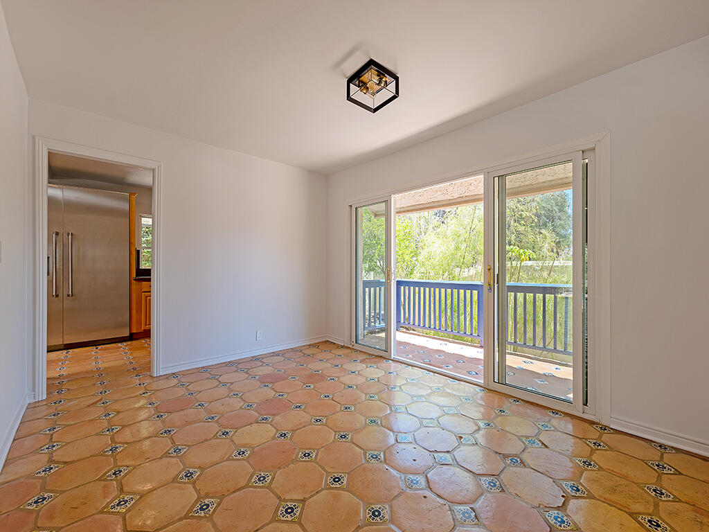 84 Flintlock Lane Bell Canyon, CA 91307 - Photo 8 of 59 27 Dining Room 1