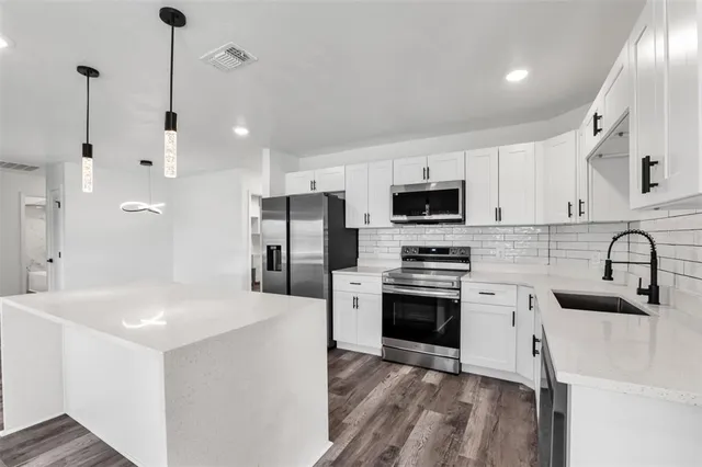 $2,850 | 2161 Aqui Esta Drive, Punta Gorda, FL 33950