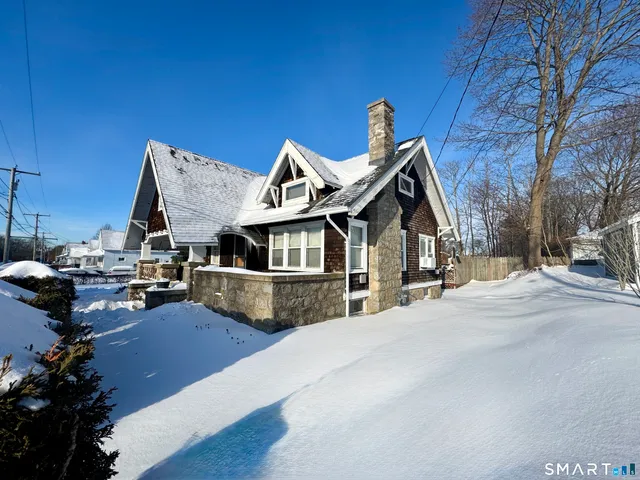 $294,000 | 15 Warren Street, New London, CT 06320