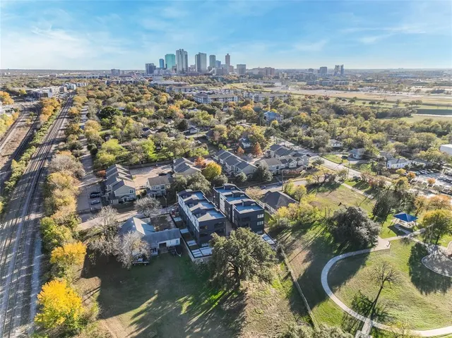 $4,200 | 1105 Poindexter Street, Unit B2, Fort Worth, TX 76102