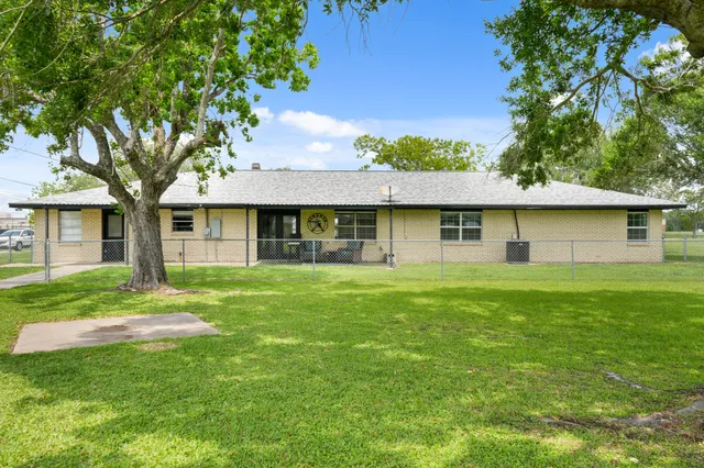 $347,500 | 2303 Perryman Avenue, Palacios, TX 77465