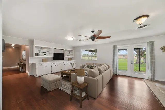 $347,500 | 2303 Perryman Avenue, Palacios, TX 77465