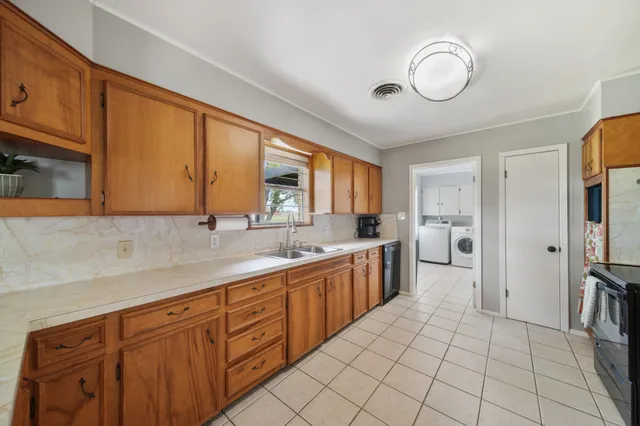 $347,500 | 2303 Perryman Avenue, Palacios, TX 77465